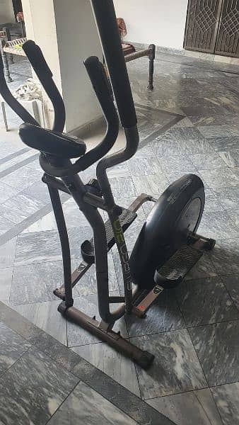 Leg exercise cycle machine very low budget neat and clean condition 0