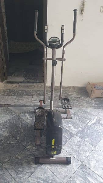 Leg exercise cycle machine very low budget neat and clean condition 1