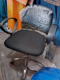 Office chair with hydraulic jack