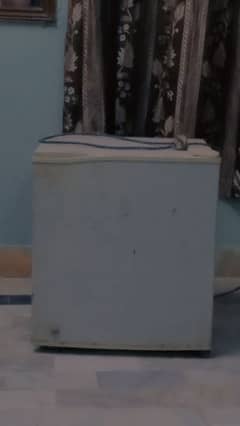 Mini Fridge for Sale – Almost New! Just Rs. 5000!"