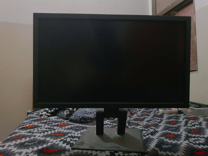 22  inch LCD no any single line dot spot full fresh mint condition 1