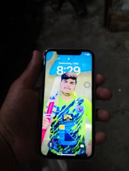 iPhone 11  condition 10/10 battery 85% 64 gb 0