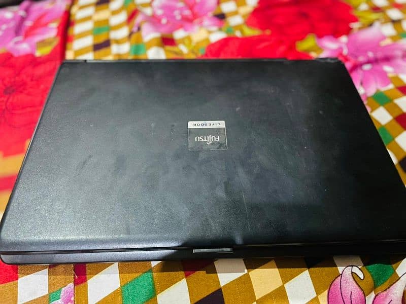 fujitsu laptop 2GB Ram 250GB Memory core i3 5