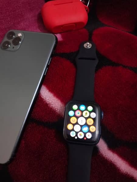 Apple Watch Series 6 40mm with 32 Gb 3