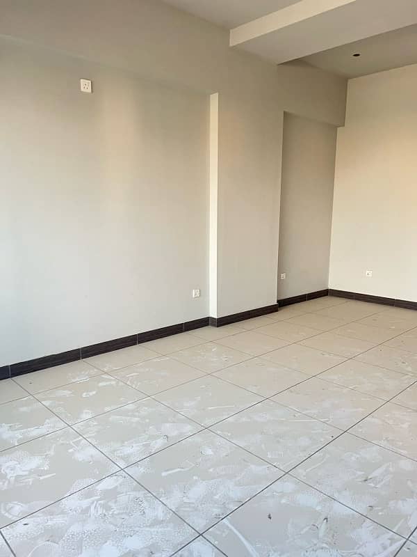 IDEAL LOCATION COMMERCIAL OFFICE AVAILABLE FOR RENT 1