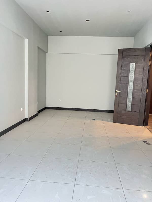 IDEAL LOCATION COMMERCIAL OFFICE AVAILABLE FOR RENT 9