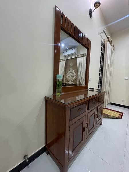 mirror wooden dressing table 2