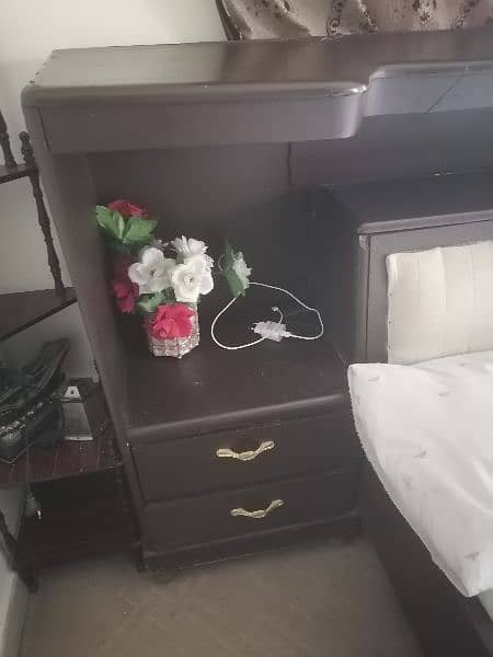 King size wooden Bed 2