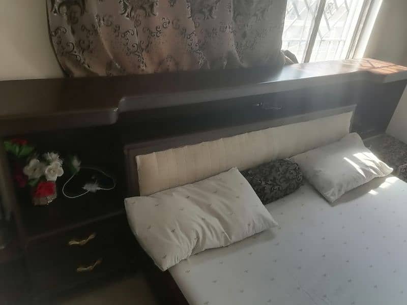 King size wooden Bed 3