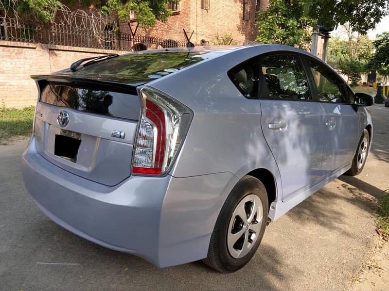 Toyota Prius 2014 4