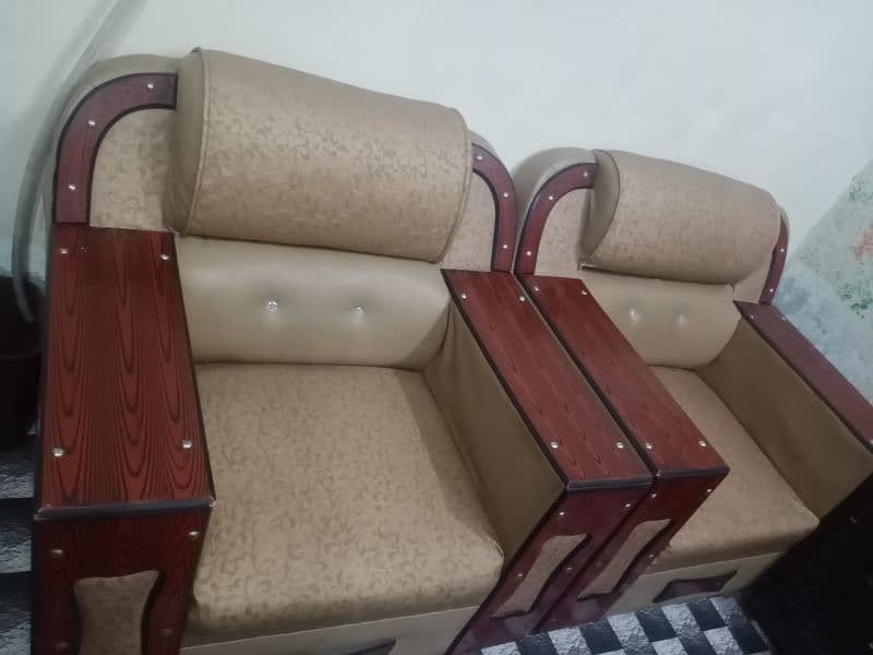 urgent sale 4 seater sofa set with covers 0