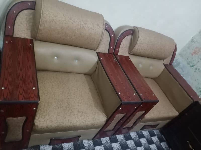 urgent sale 4 seater sofa set with covers 1