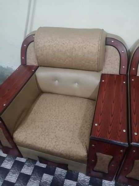 urgent sale 4 seater sofa set with covers 6