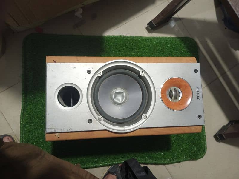 sony speakers 1 pcs orgional condition box not in. good condition 2