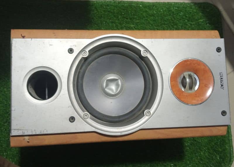 sony speakers 1 pcs orgional condition box not in. good condition 3