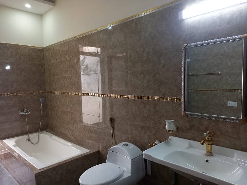 1 KANAL Luxury Class Masterpiece Bungalow For Sale In Dha Phase 7 14