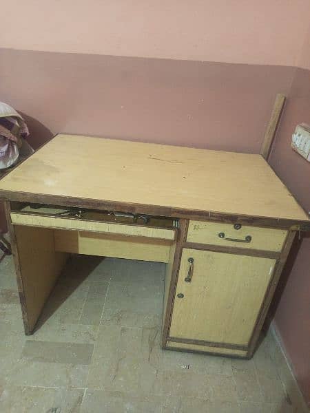 office table / computer table for sale. . 0