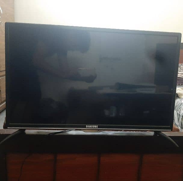 SAMSUNG SMART TV 32 INCHES 0