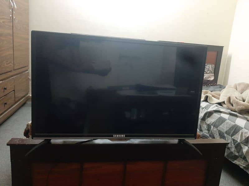 SAMSUNG SMART TV 32 INCHES 2