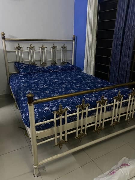 rod iron bed (white and gold ) WITH MATTRESS (price negotiable ) 0