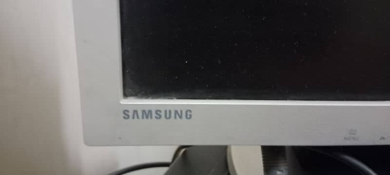 Samsung LCD Screen Monitor 4