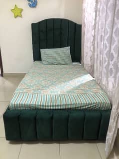 2 singal bed with side table for sale
