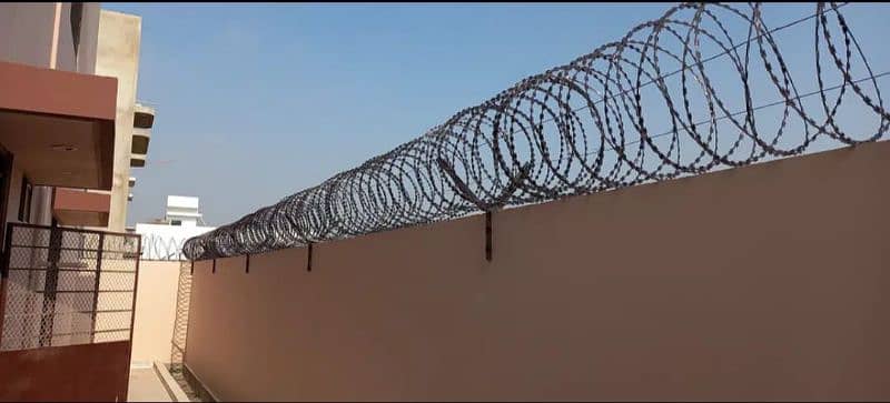 chain link fence razor wire barbed wire security mesh pipe jali 1