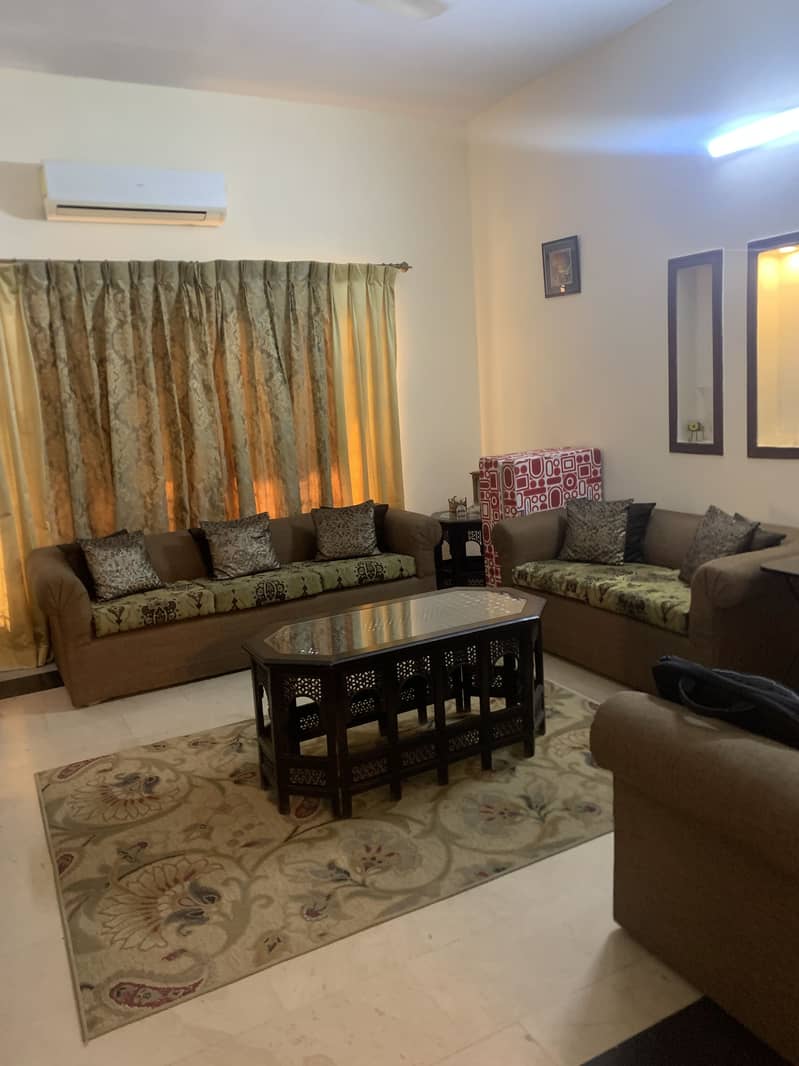 10 Marla Beautiful House For Sale With Gas Near To Park 17
