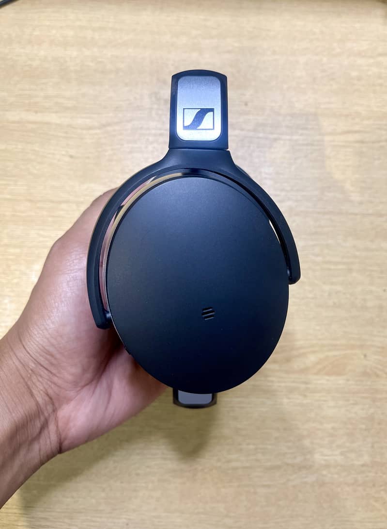 Sennheiser HD 4.50 Bluetooth + Noise cancel Headphones + Shell Case 0