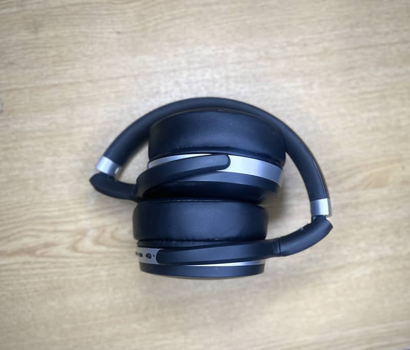 Sennheiser HD 4.50 Bluetooth + Noise cancel Headphones + Shell Case 5