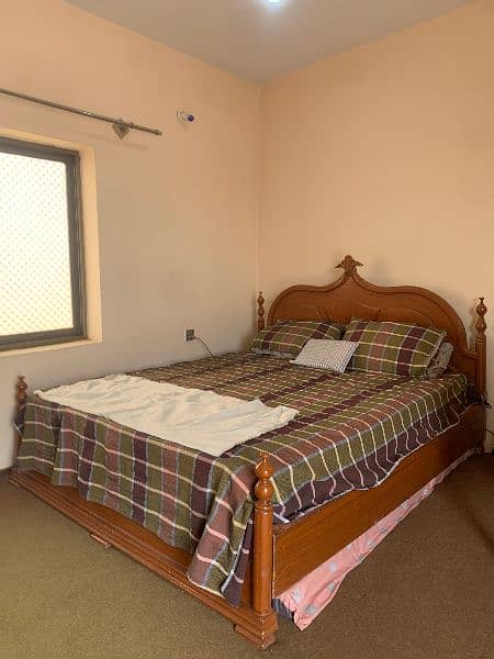 1 Wooden Bed, 1 quality Mattress, 2 Side Tables, showcase, Dressing 0