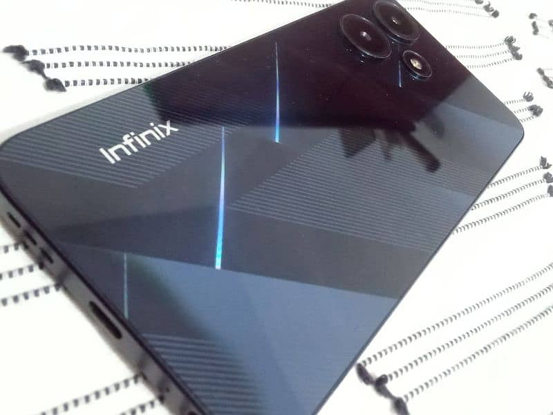 Infinix hot 30 play 8/64gb with box and charger in six months warranty 1