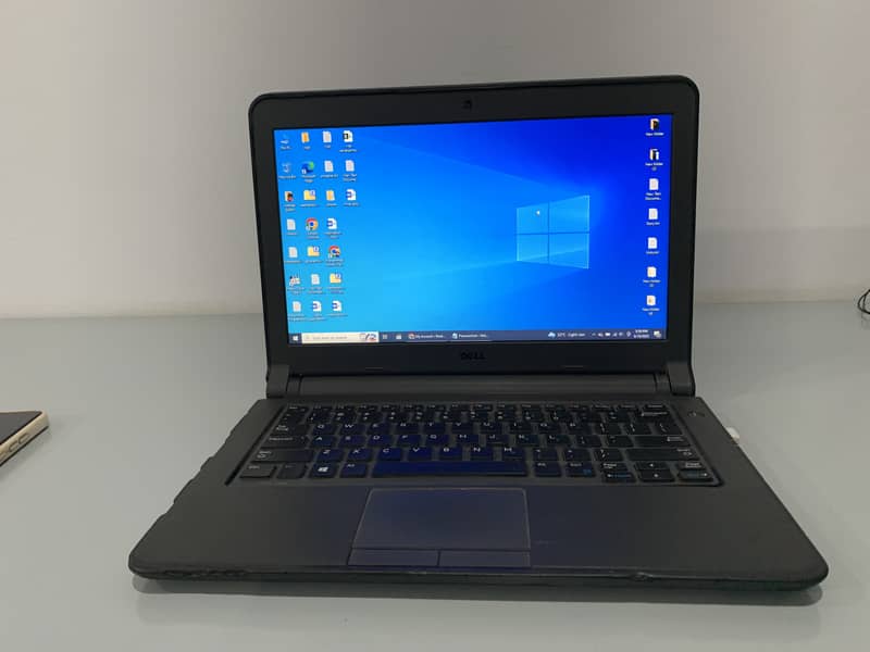 Dell Latitude 3340 Laptop - Core i3,4GB RAM, 128GB SSD, Windows 10 Pro 1