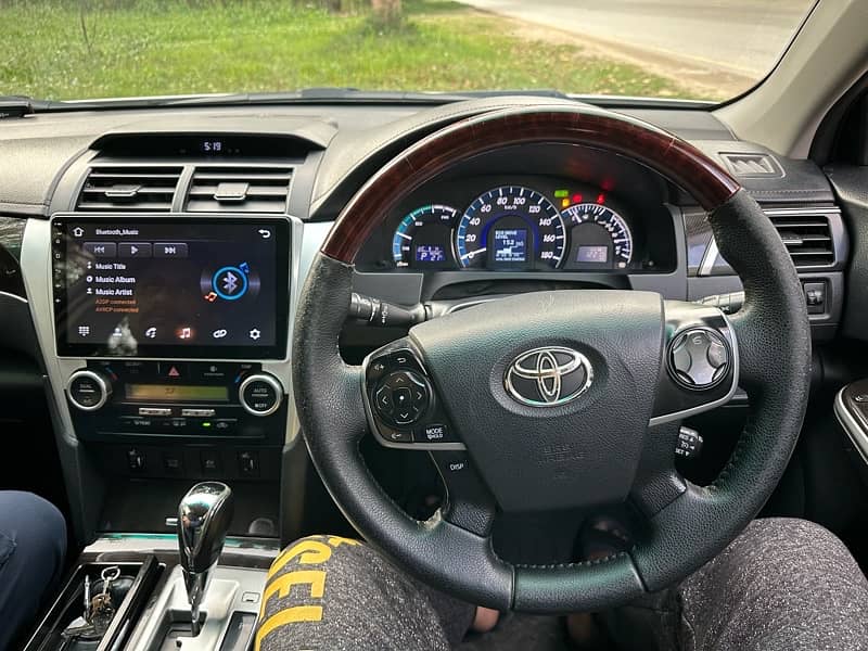 Toyota Camry Hybrid 5