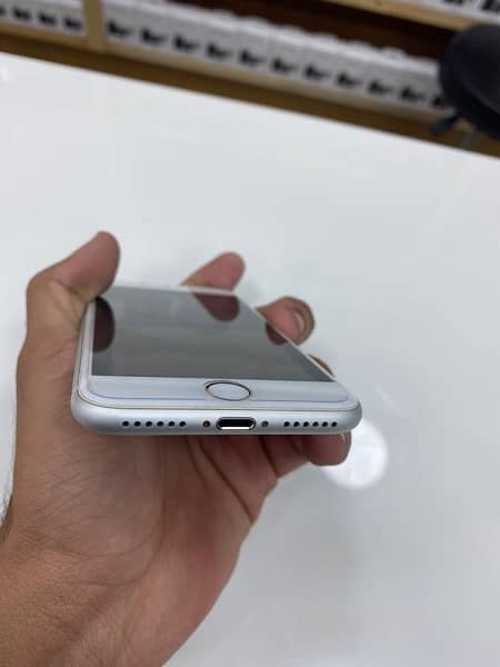 Iphone 8 silver 80% health 2