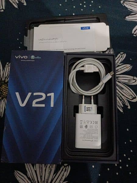 vivo V21 12/128 with full box 44w fast charger 1
