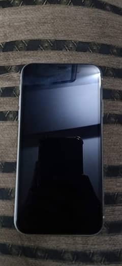 iPhone 11 non pta 128 gb condition 10/10 not a single scratch on phone 0