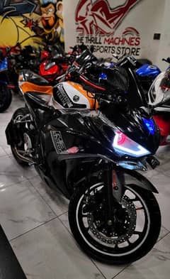 Yamaha YZF-R3 400cc heavy bike