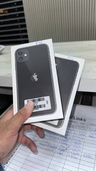 iPhone 11 jv box pack 64 gb available  (03156139537) 2