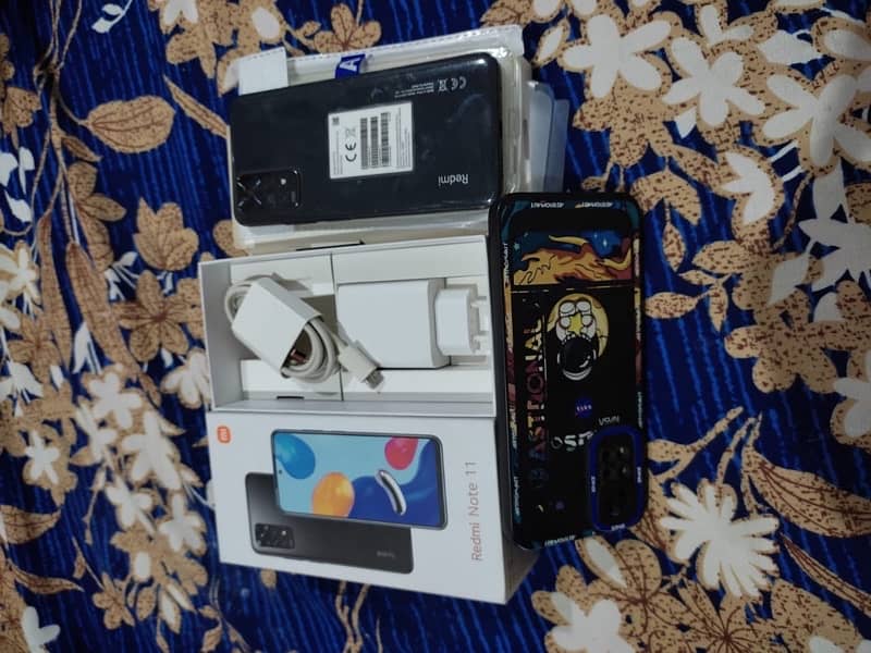 redmi note 11 , 4/64 , 10/10 condition , with box , with charger 12
