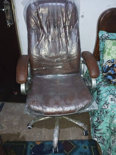 office chair in new condition in affordable price 4
