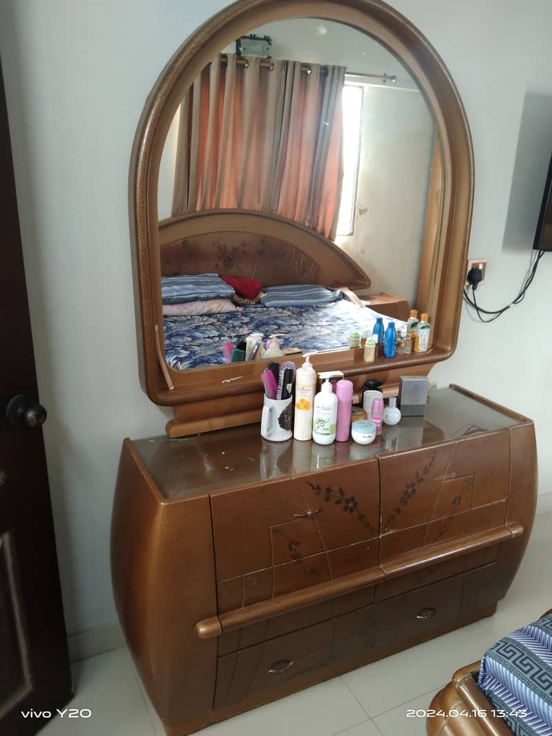 dressing table with drawers 0