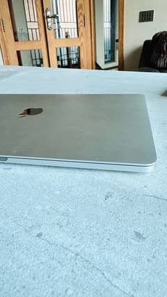 Mac book pro 256 8GB 13.3 Retina Display 9