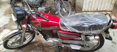 Honda 125 CG argent for sale my contact WhatsApp number03-28/27*41-042