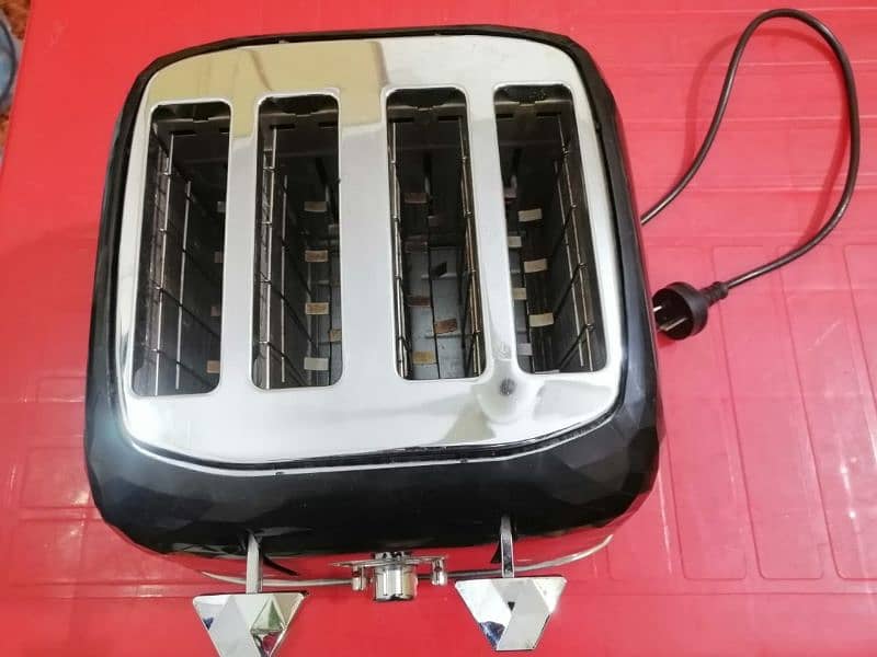Delonghi 4 Slice Toaster , Imported 3
