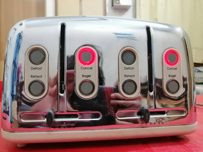Delonghi 4 Slice Toaster , Imported 12
