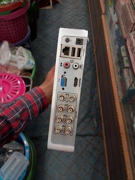 dvr 8 port in good working condition 3