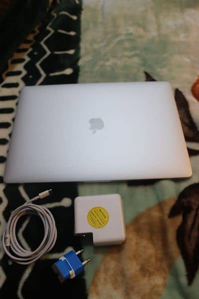Macbook pro (”
I7 3.1 Ghz (limited edition) 2