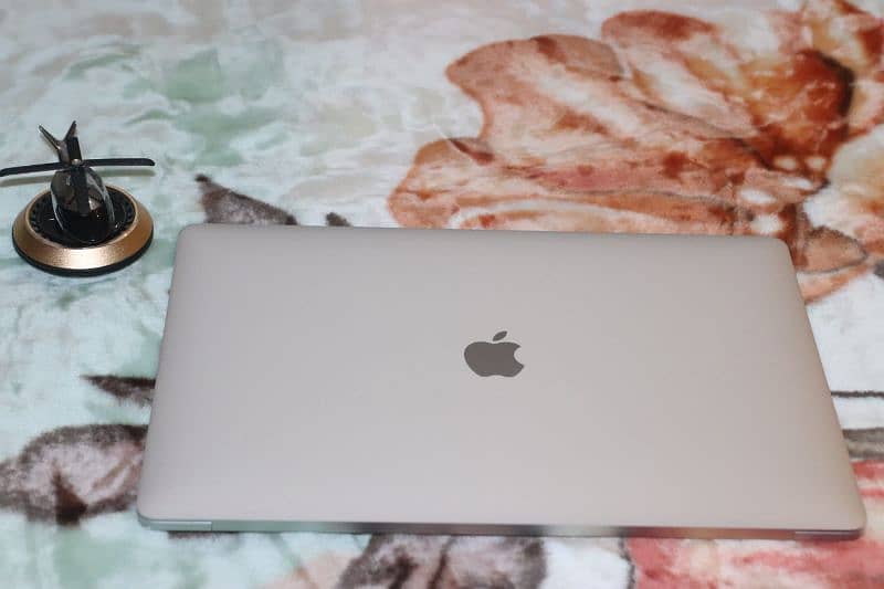 Macbook pro (”
I7 3.1 Ghz (limited edition) 8