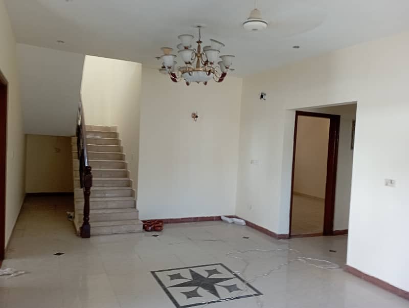 BUNGALOW AVILABLE FOR RENT 2